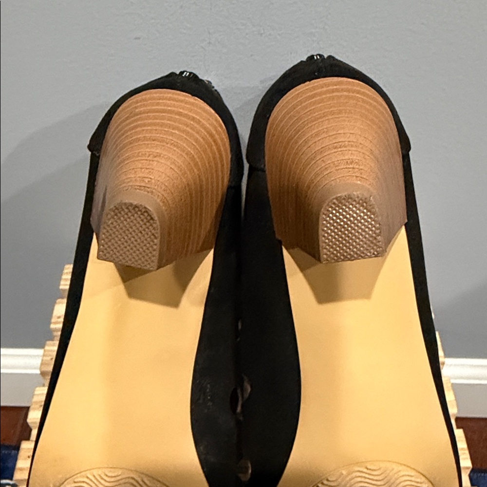 Black Cutout Ankle Booties Peep Toe Heels Versatile Everyday Chic Diane Gilman 9 - Picture 11 of 13